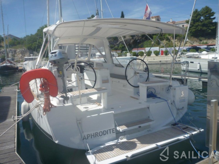 Oceanis 38 - Yacht Charter Sailica