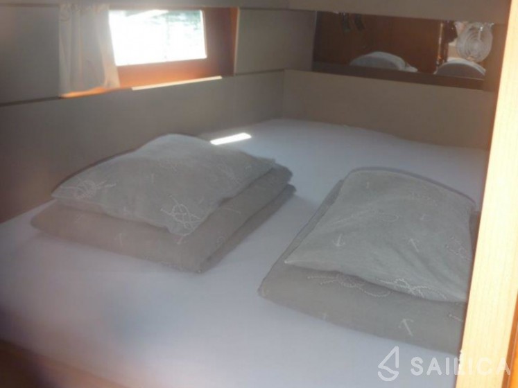 Oceanis 38 - Yacht Charter Sailica