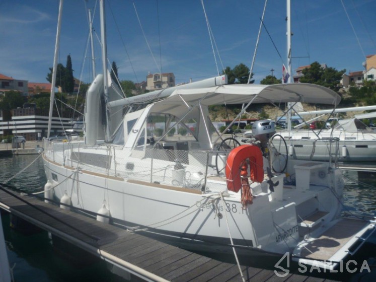 Oceanis 38 - Yacht Charter Sailica