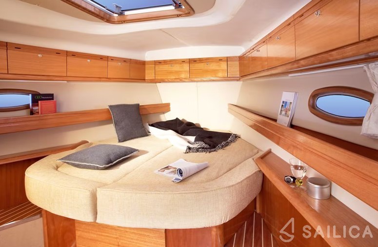 Bavaria 44 - Yacht Charter Sailica