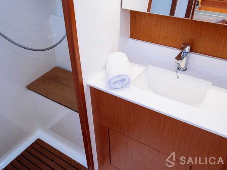 Bavaria C45 - Yacht Charter Sailica