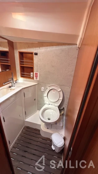 Bavaria C42 - Yacht Charter Sailica