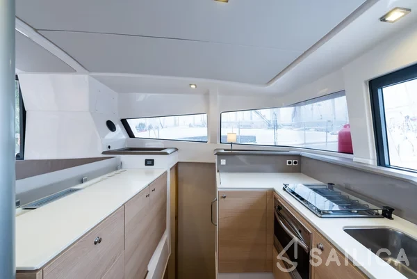 Bali 4.1 - Yacht Charter Sailica