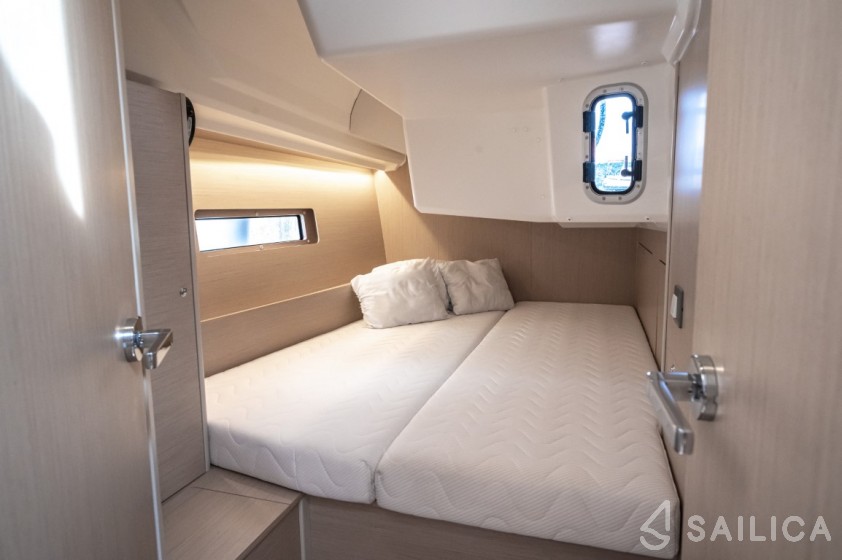 Oceanis 40.1 - Yacht Charter Sailica