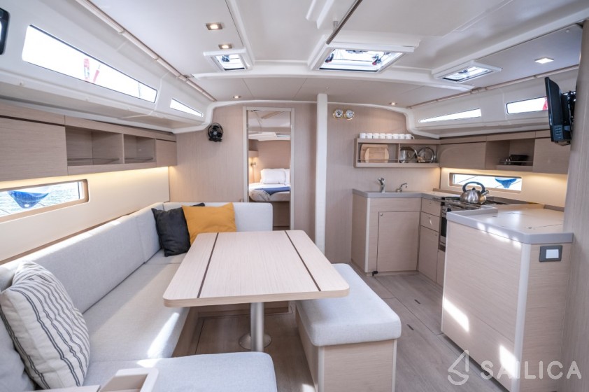 Oceanis 40.1 - Yacht Charter Sailica