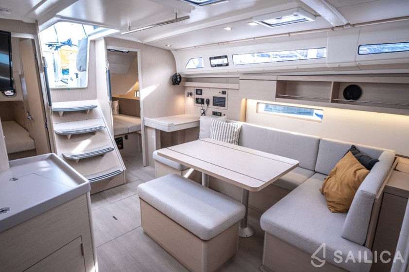 Oceanis 40.1 - Yacht Charter Sailica