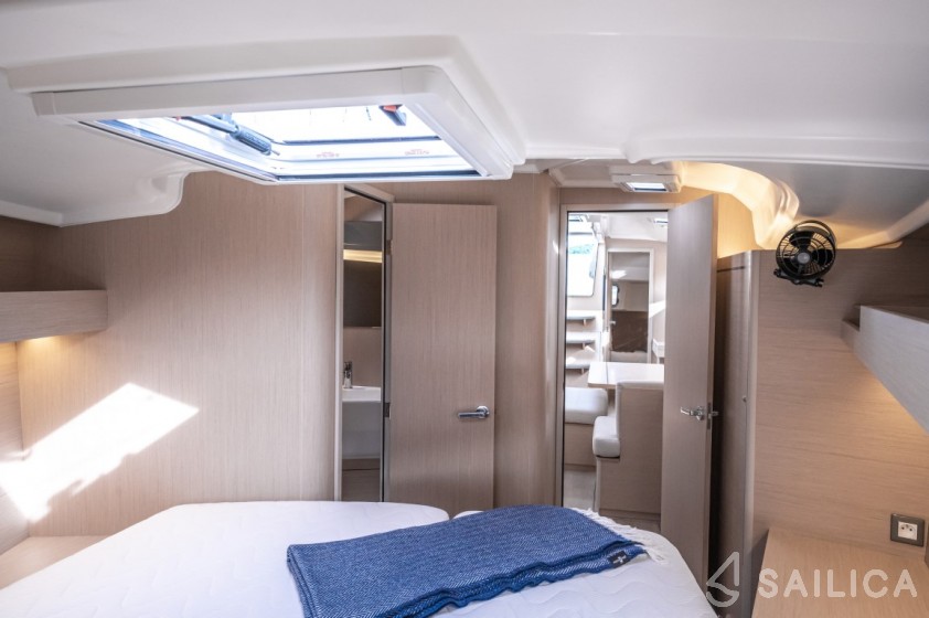 Oceanis 40.1 - Yacht Charter Sailica