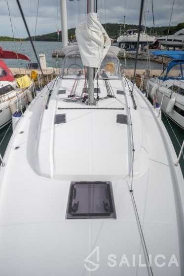 Oceanis 40.1 - Yacht Charter Sailica