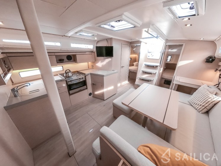 Oceanis 40.1 - Yacht Charter Sailica
