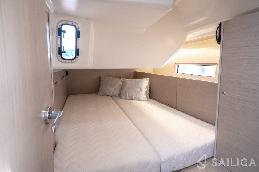 Oceanis 40.1 - Yacht Charter Sailica