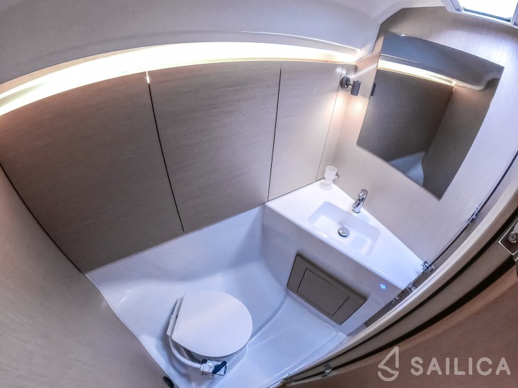 Oceanis 40.1 - Yacht Charter Sailica