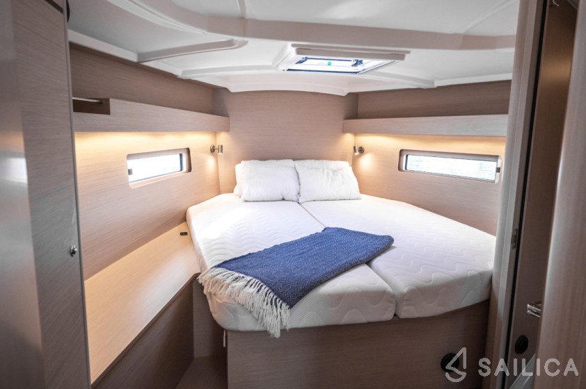 Oceanis 40.1 - Yacht Charter Sailica