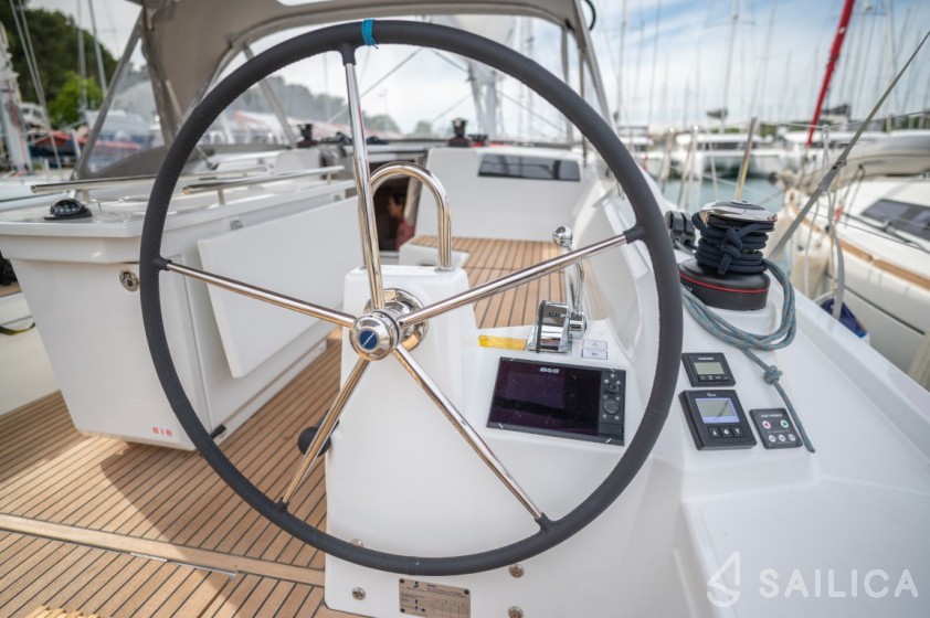 Oceanis 40.1 - Yacht Charter Sailica