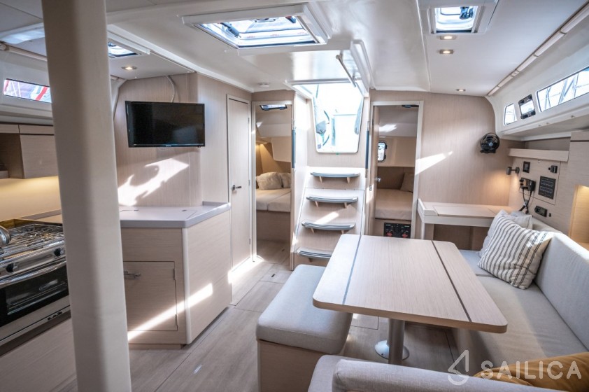 Oceanis 40.1 - Yacht Charter Sailica