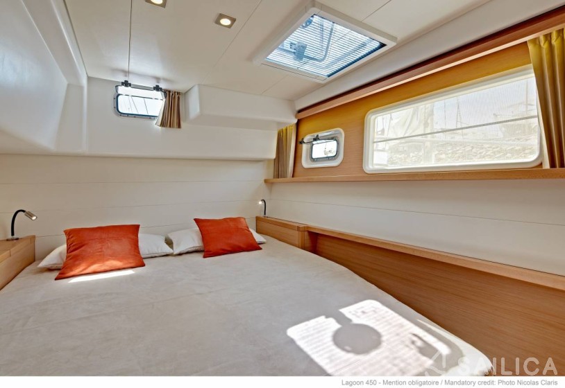 Lagoon 450 S - 4 + 2 cab. - Yacht Charter Sailica