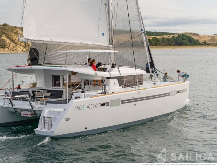 Lagoon 450 S - 4 + 2 cab. - Yacht Charter Sailica