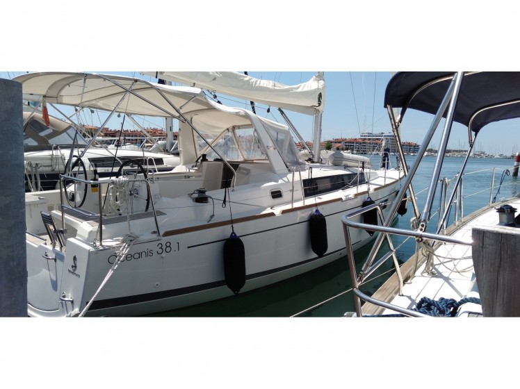 Oceanis 38 - Yacht Charter Sailica