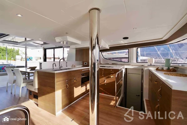 Bali 4.6 - Yacht Charter Sailica