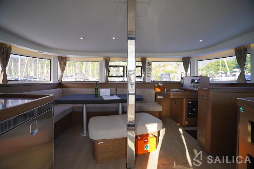 Lagoon 42 - Yacht Charter Sailica