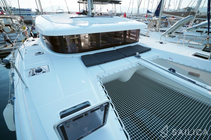 Lagoon 42 - Yacht Charter Sailica