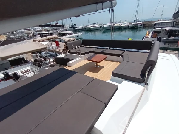 Tanna 47 - Yacht Charter Sailica