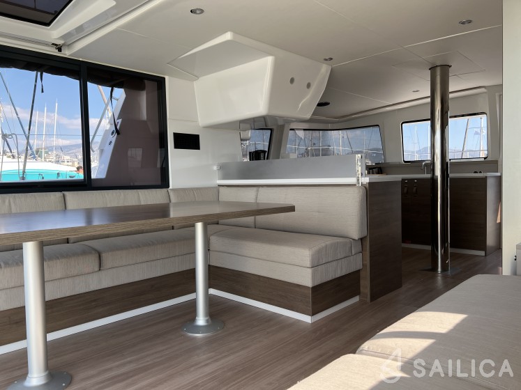 Bali 4.4 - Yacht Charter Sailica