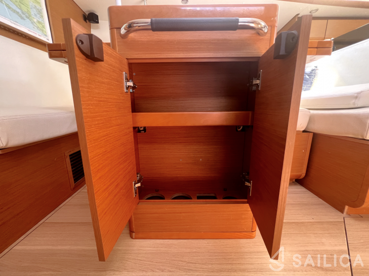 Sun Odyssey 439 - Yacht Charter Sailica