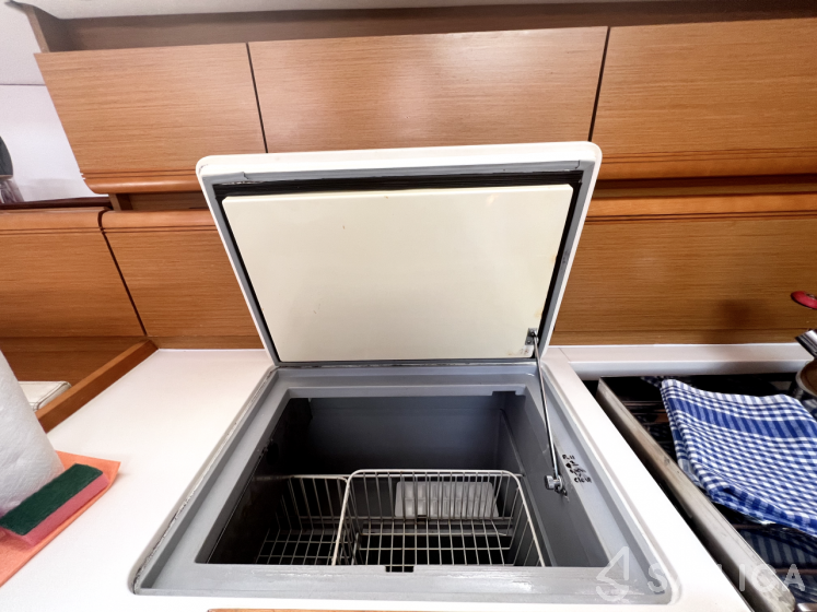 Sun Odyssey 439 - Yacht Charter Sailica