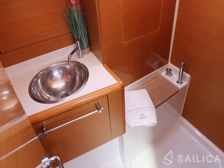 Sun Odyssey 439 - Yacht Charter Sailica