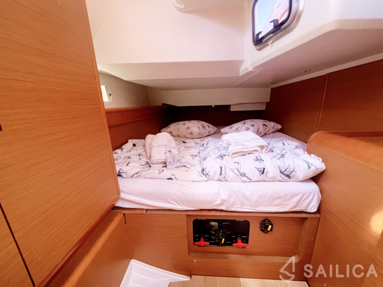 Sun Odyssey 439 - Yacht Charter Sailica