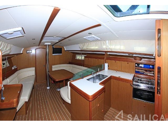 Sun Odyssey 42i - Yacht Charter Sailica