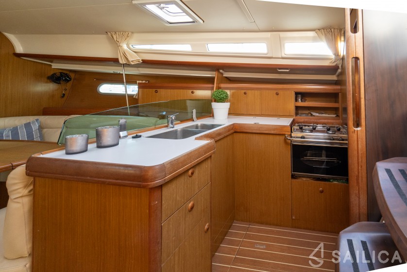 Sun Odyssey 42i - Yacht Charter Sailica