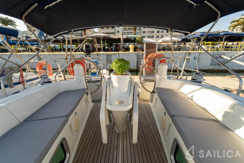 Sun Odyssey 42i - Yacht Charter Sailica