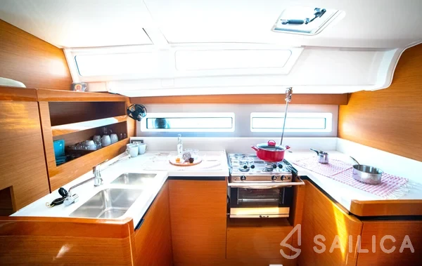 Sun Odyssey 490 - Yacht Charter Sailica