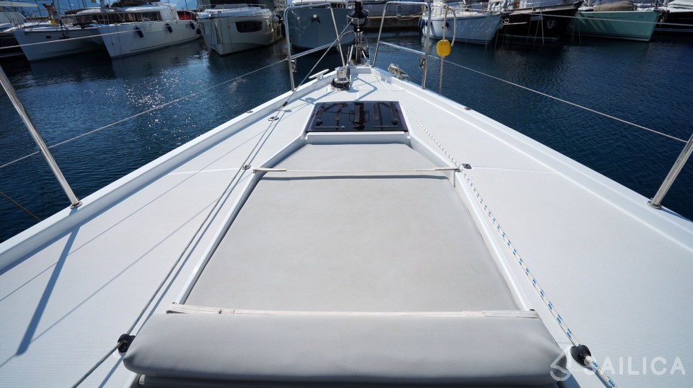 Jeanneau 54 - Yacht Charter Sailica