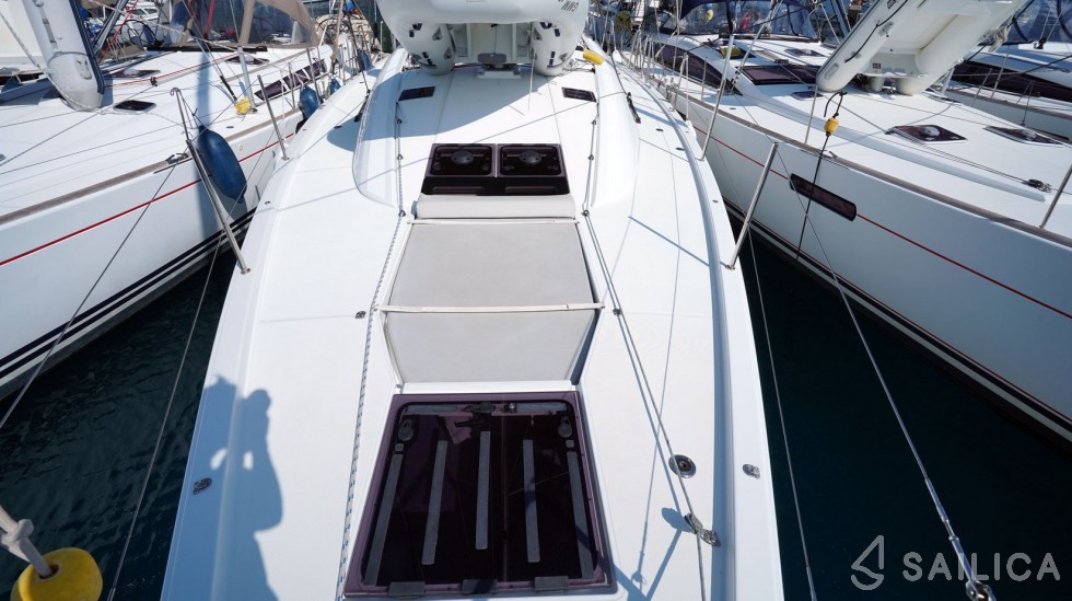 Jeanneau 54 - Yacht Charter Sailica