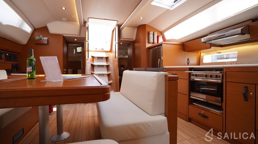 Jeanneau 54 - Yacht Charter Sailica