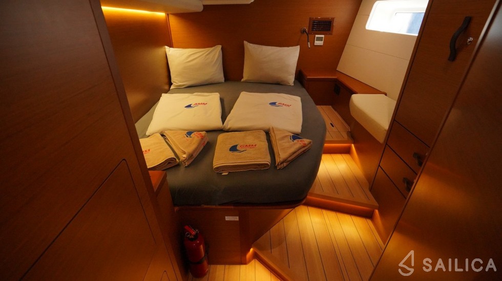 Jeanneau 54 - Yacht Charter Sailica