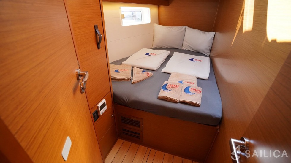 Jeanneau 54 - Yacht Charter Sailica