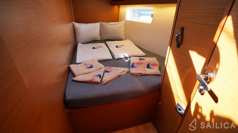 Jeanneau 54 - Yacht Charter Sailica