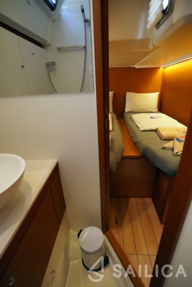 Jeanneau 54 - Yacht Charter Sailica