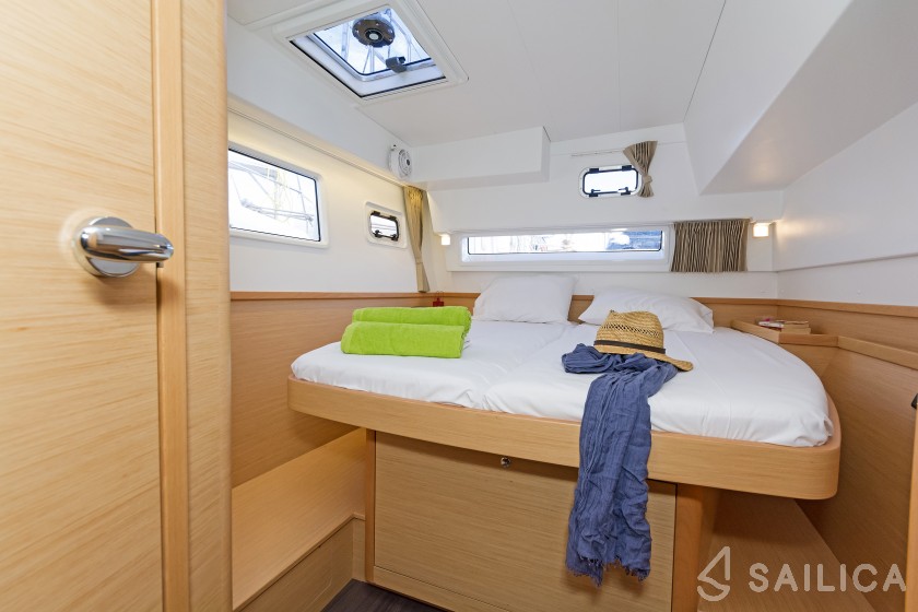 Lagoon 42 - Yacht Charter Sailica
