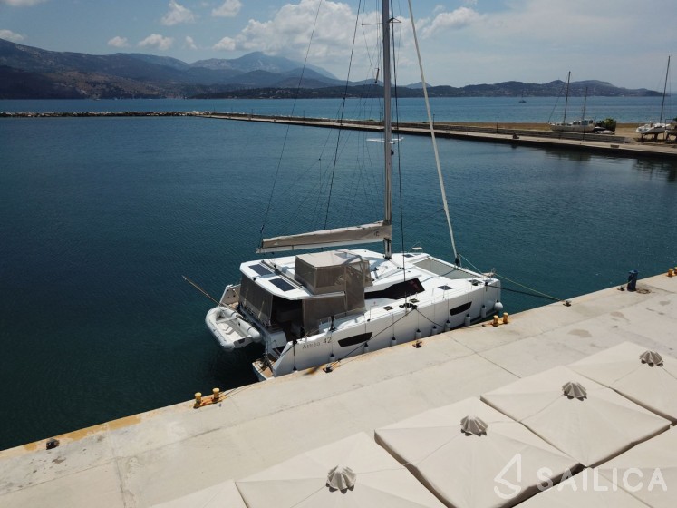 Astréa 42 - Yacht Charter Sailica