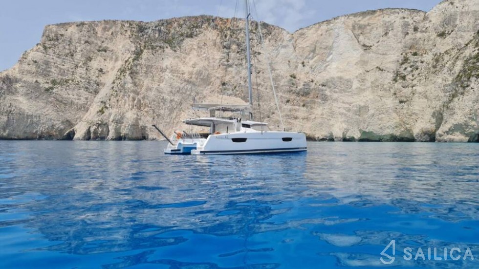 Astréa 42 - Yacht Charter Sailica