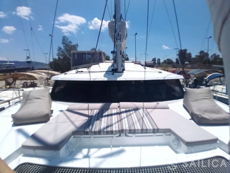 Astréa 42 - Yacht Charter Sailica