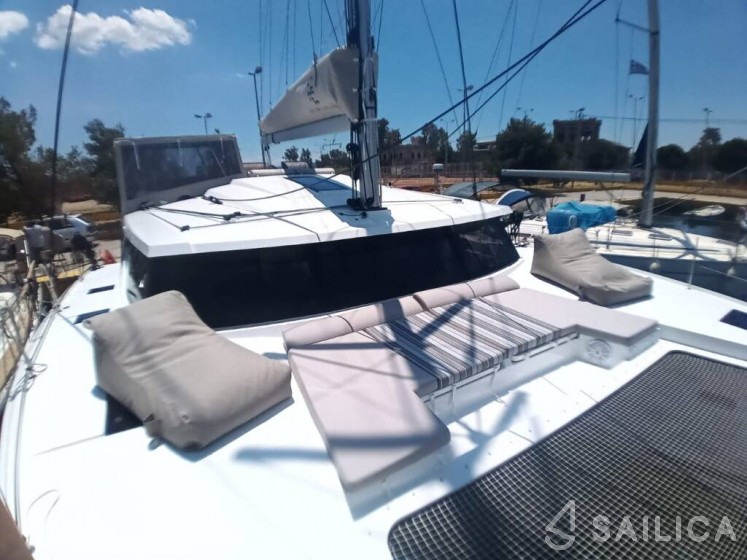 Astréa 42 - Yacht Charter Sailica