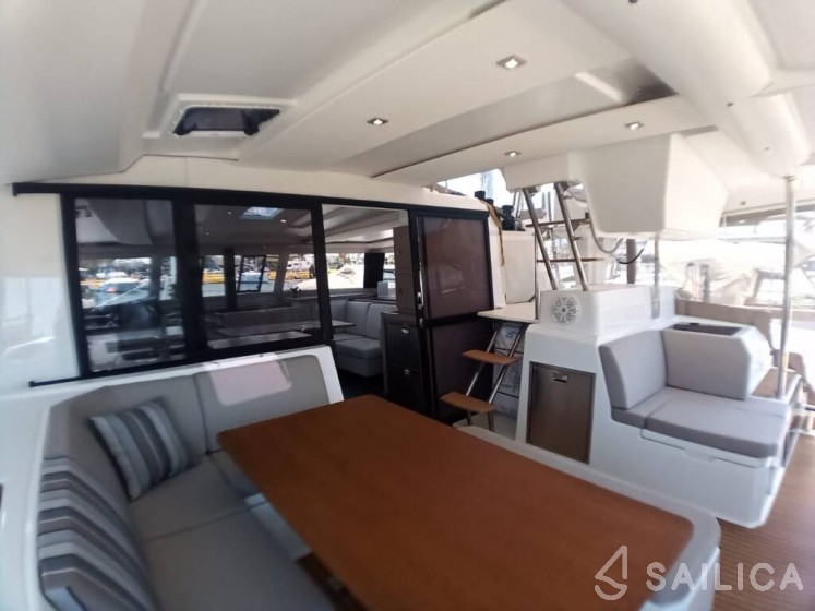 Astréa 42 - Yacht Charter Sailica