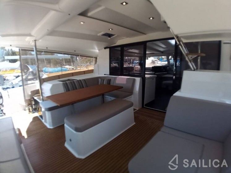 Astréa 42 - Yacht Charter Sailica