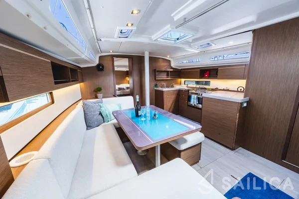 Oceanis 40.1 - Yacht Charter Sailica