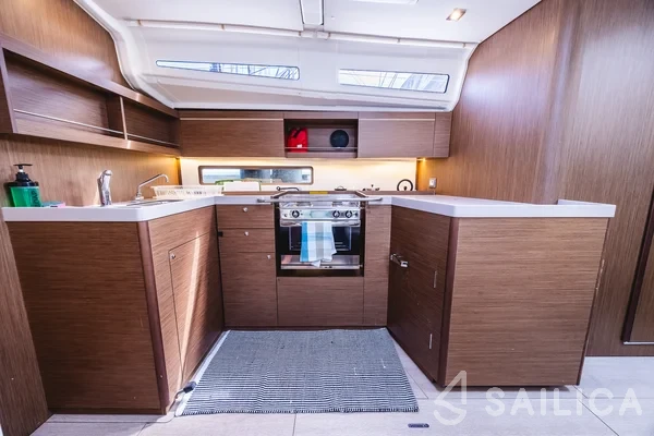 Oceanis 40.1 - Yacht Charter Sailica